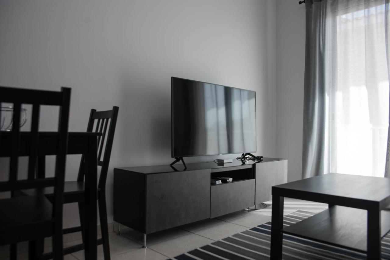 Renovated One Bedroom Apartment In Paphos With Pool 외부 사진