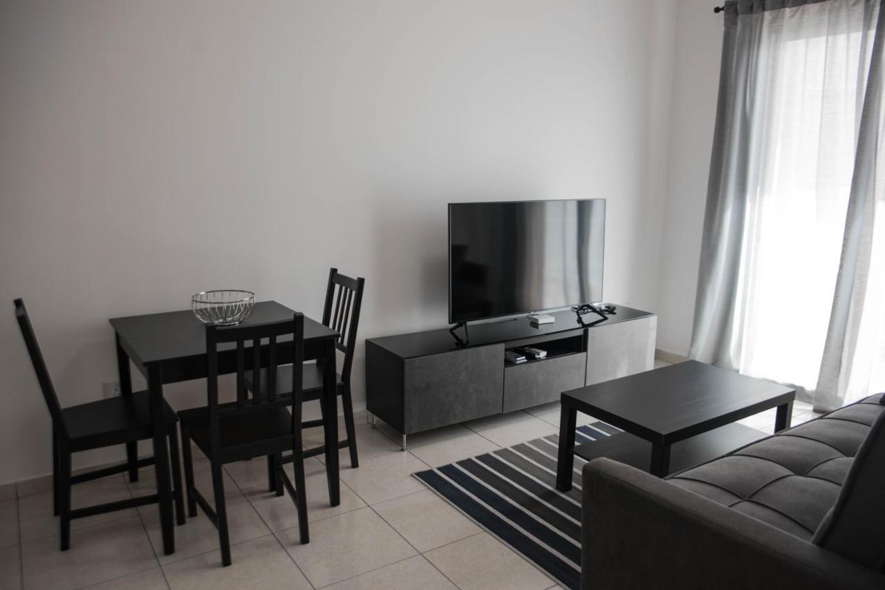 Renovated One Bedroom Apartment In Paphos With Pool 외부 사진
