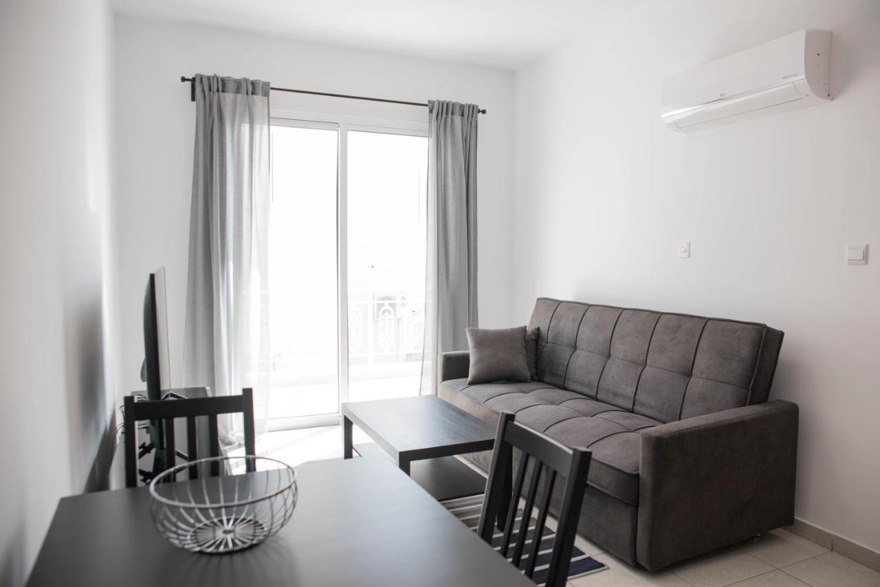 Renovated One Bedroom Apartment In Paphos With Pool 외부 사진