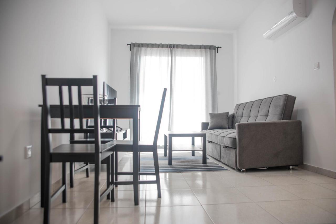 Renovated One Bedroom Apartment In Paphos With Pool 외부 사진
